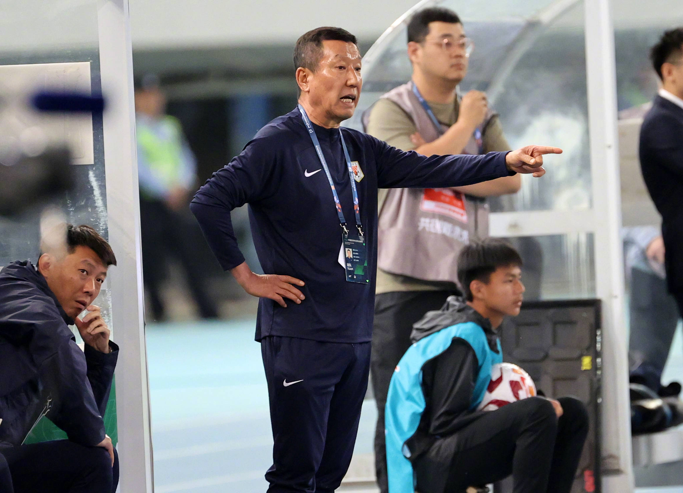 爱游戏电竞排球赛场再起风云：瓯越青龙队爆冷江南火狐队，新援首秀制胜本土核心状态回升的简单介绍