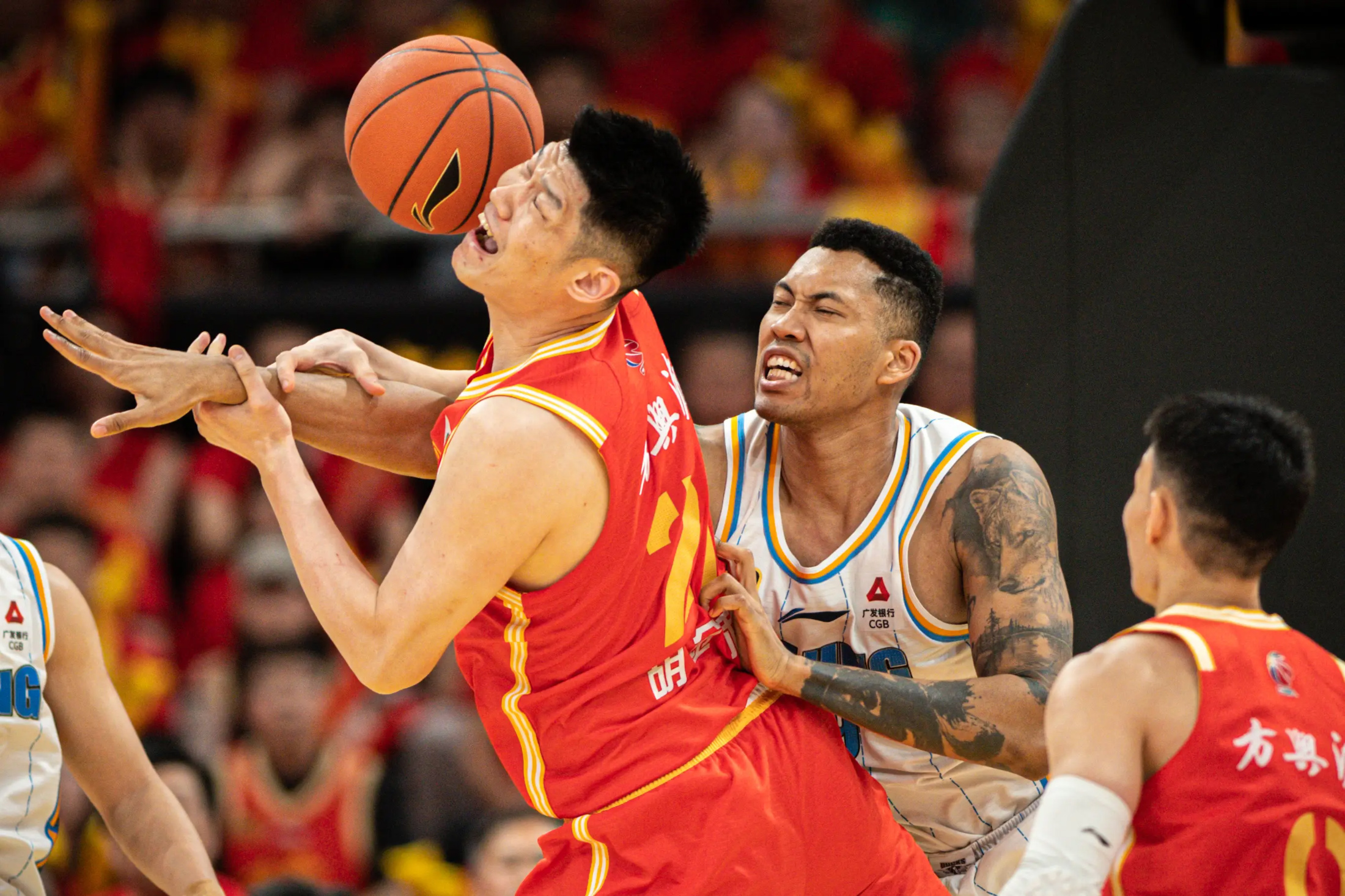 爱游戏棋牌赛地聚焦：CBA季后赛赛前热度飙升，上海久事防线松动，信心回归，阵容厚度经受考验的简单介绍